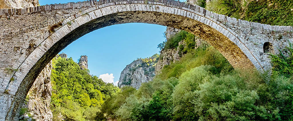 Bridging Analytic Fields in the Twenty-First Century: Group Analytic and Psychoanalytic Challenging Conversations